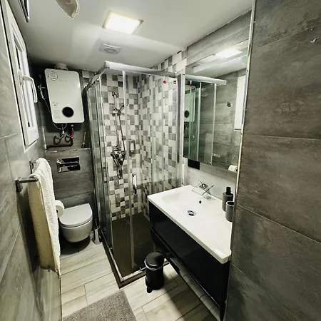 Fabrynne Apartment *