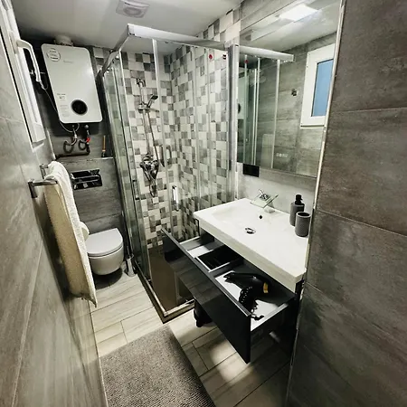 Fabrynne Apartment *